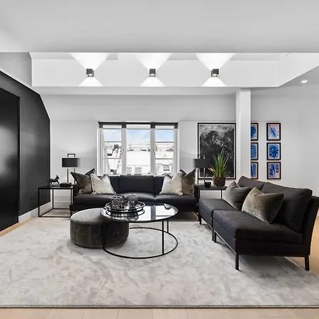 Luxury Penthouse With Rooftop Terrace *